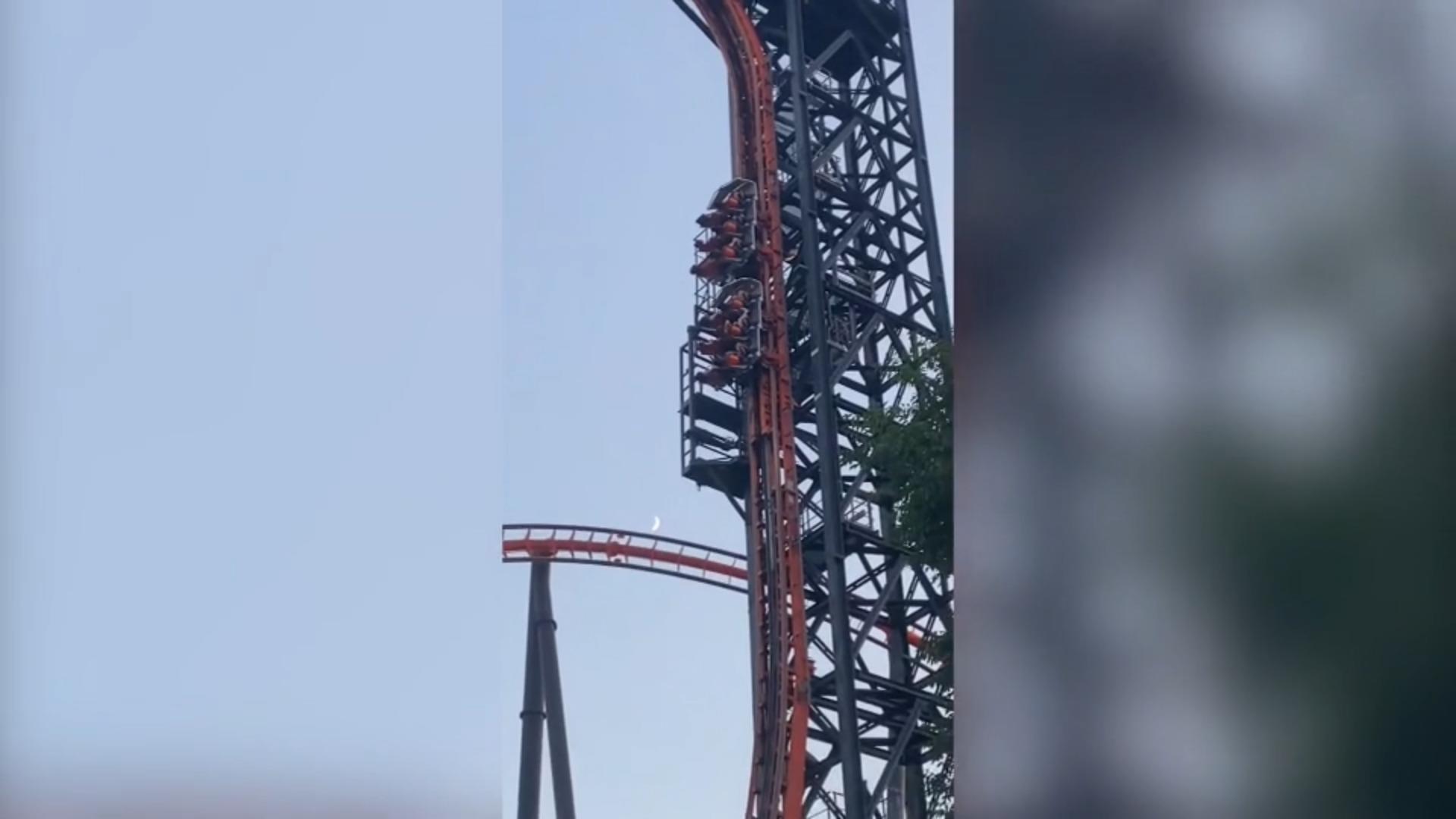 Horror roller coaster gets stuck - at 39 degrees!  Tricky rescue operation in Madrid