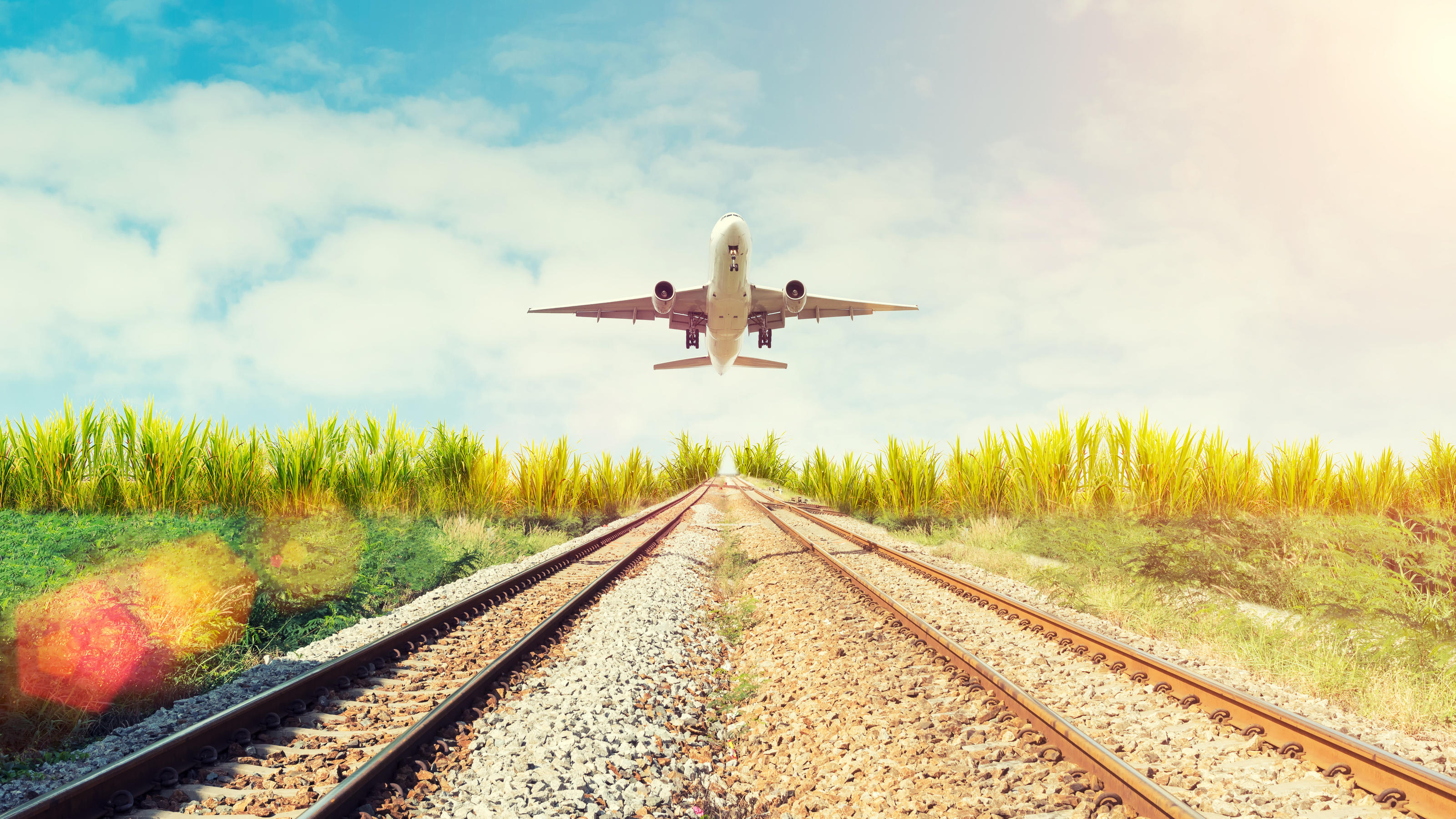 So günstig und bequem mit Flugzeug und Bahn reisen Experten geben Tipps