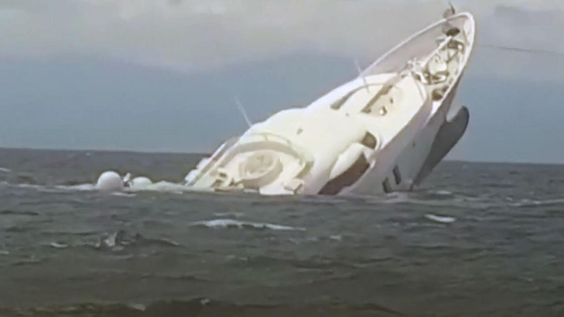 40 Meter lange Luxusjacht sinkt vor Küste Italiens Abschlepp-Versuch scheitert