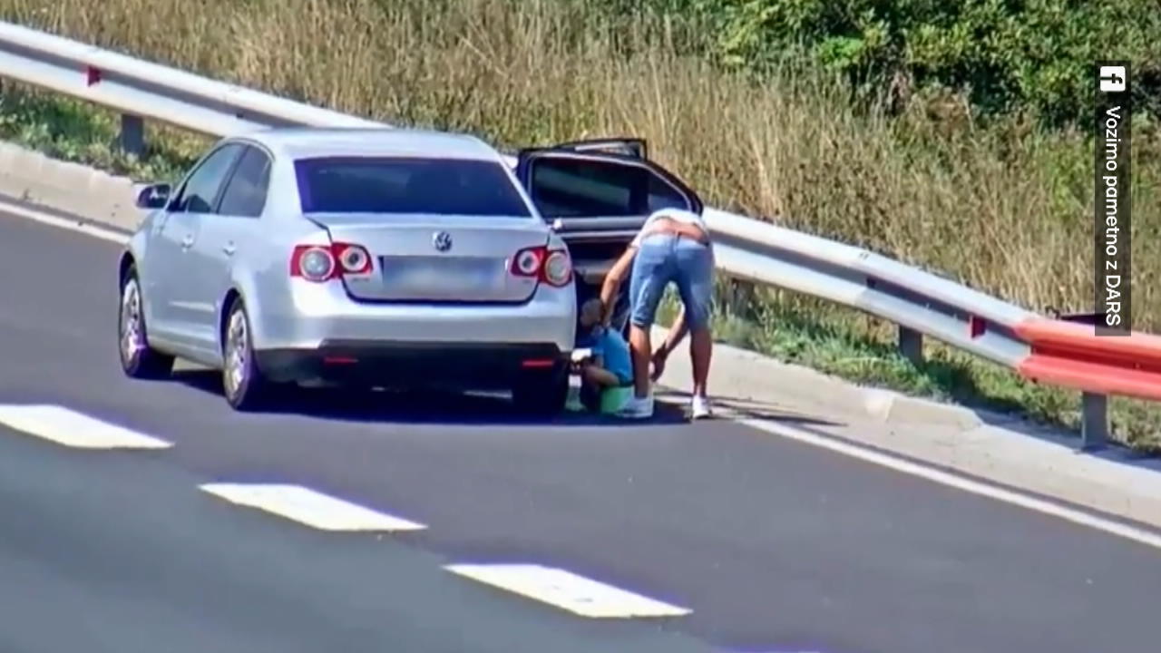Vater lässt Sohn auf Autobahn ins Töpfchen machen Gefährliche Toilettenpause!