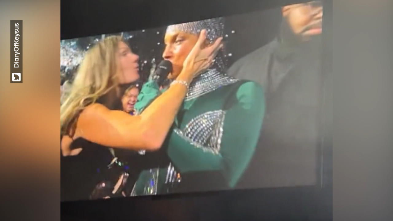 Alicia Keys wird von Fan gewaltsam geküsst Schock-Moment bei Konzert
