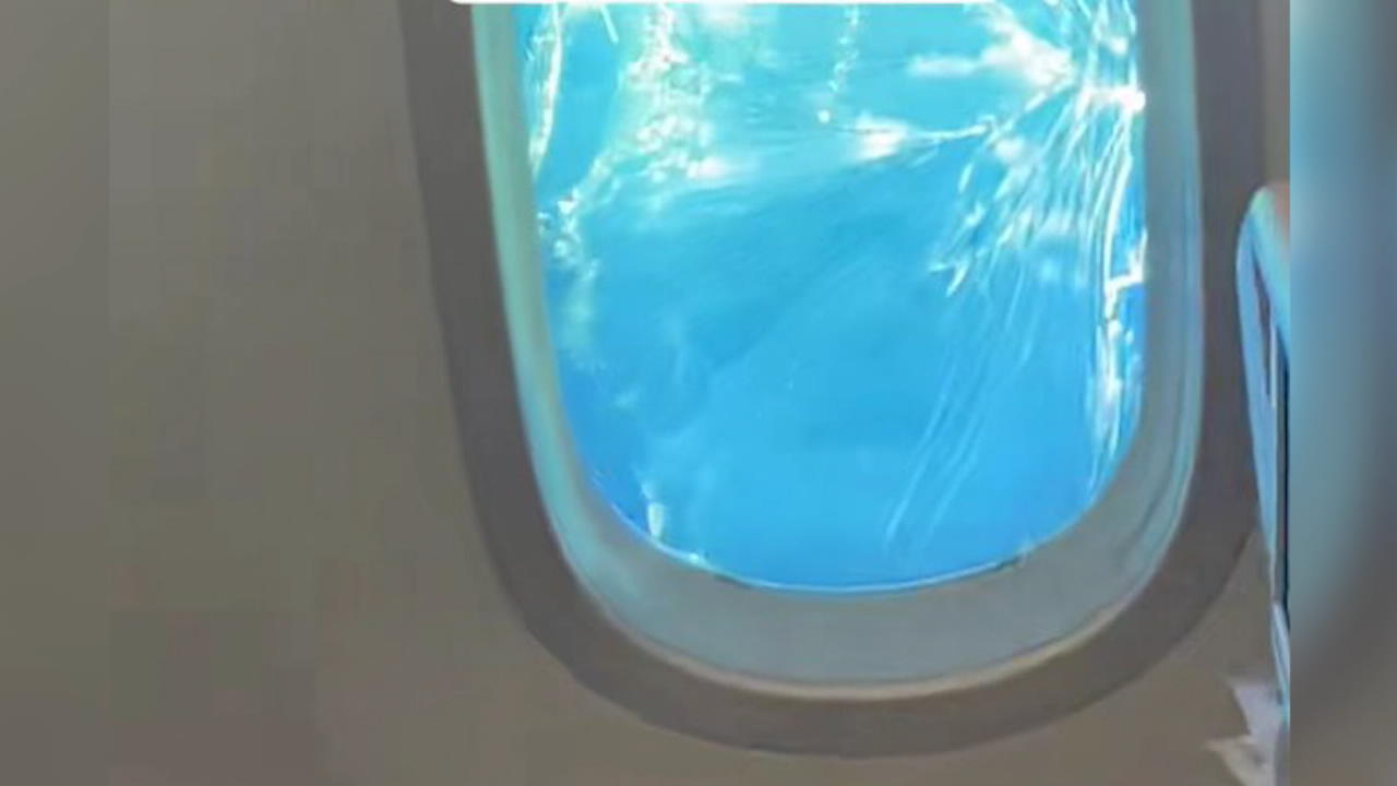 In 10.000 Meter Höhe: Flugzeug-Fensterscheibe platzt! Albtraum über den Wolken