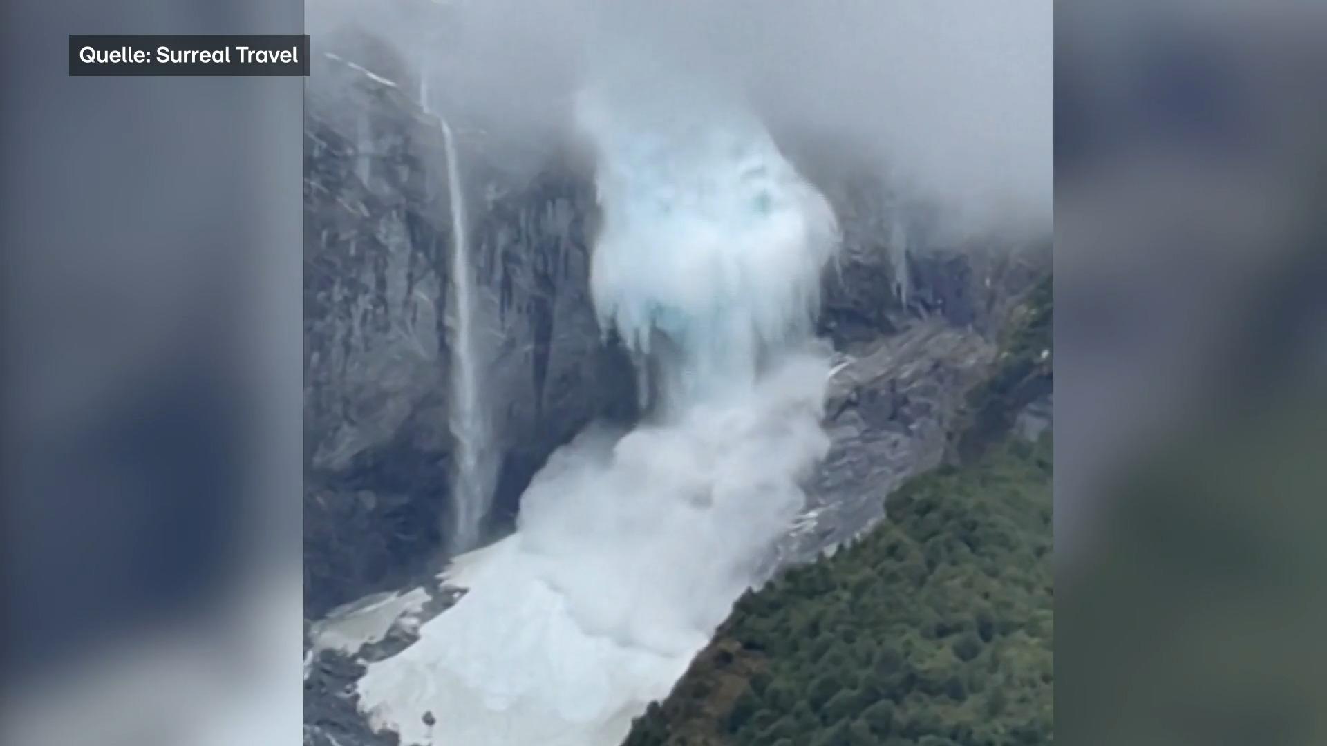 Hitze und Klimawandel lassen Gletscher massiv kalben Gletscherabbruch und Eismassen