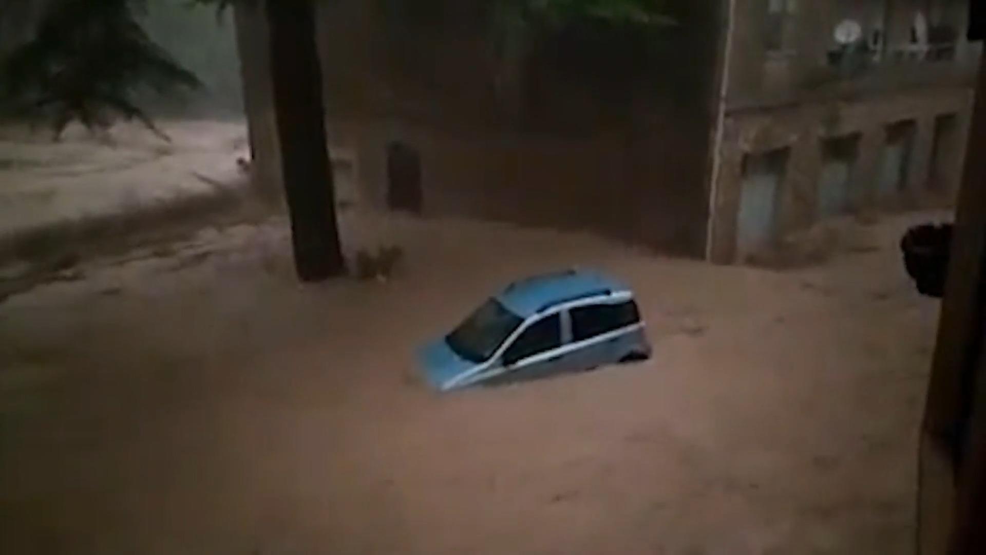 Sieben Menschen sterben nach heftigen Regenfällen Unwetter in Italien