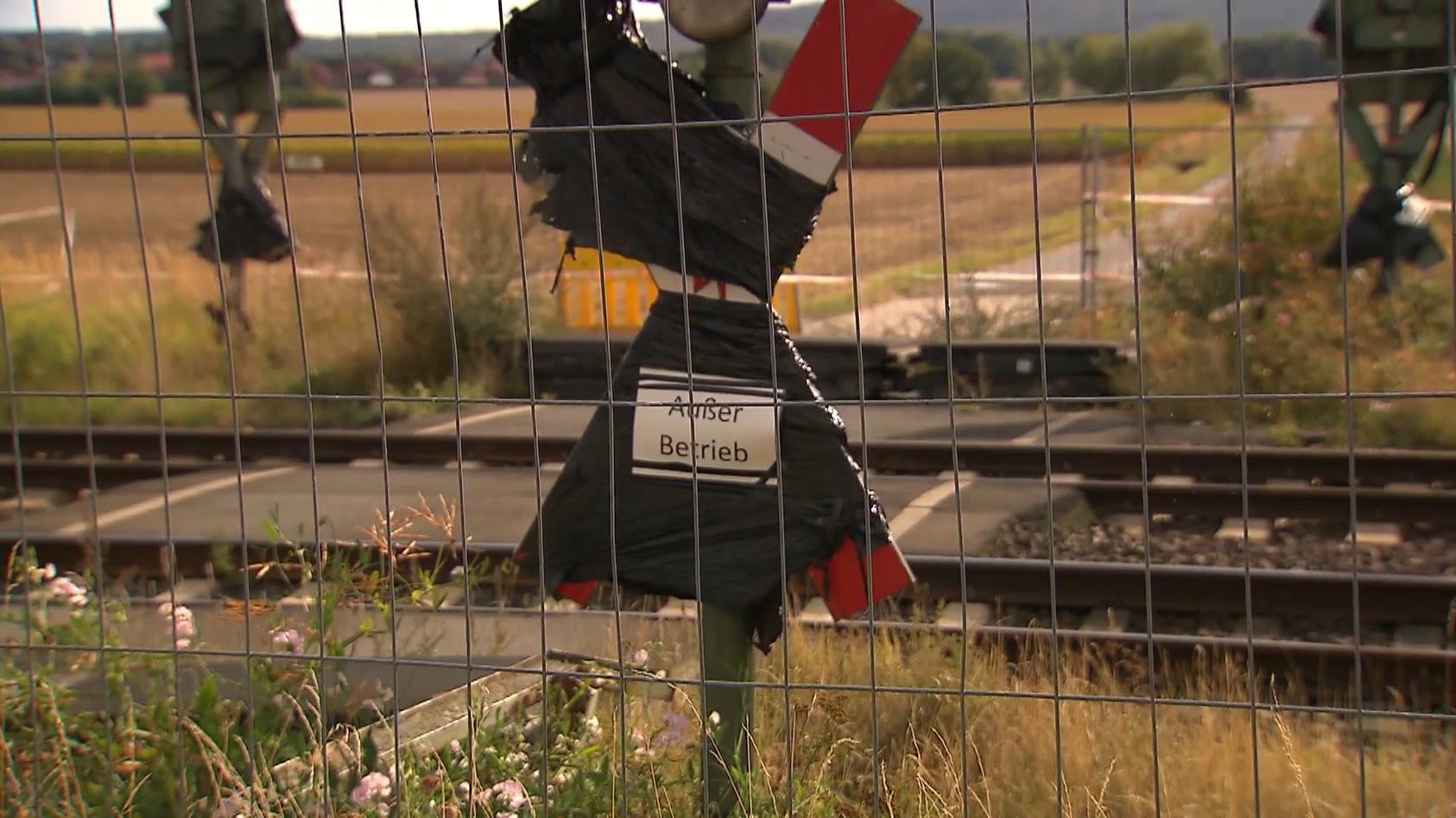 Bummelei der Bahn: Anwohner täglich in Lebensgefahr Fehlender Bahnübergang bereitet Kopfschmerzen