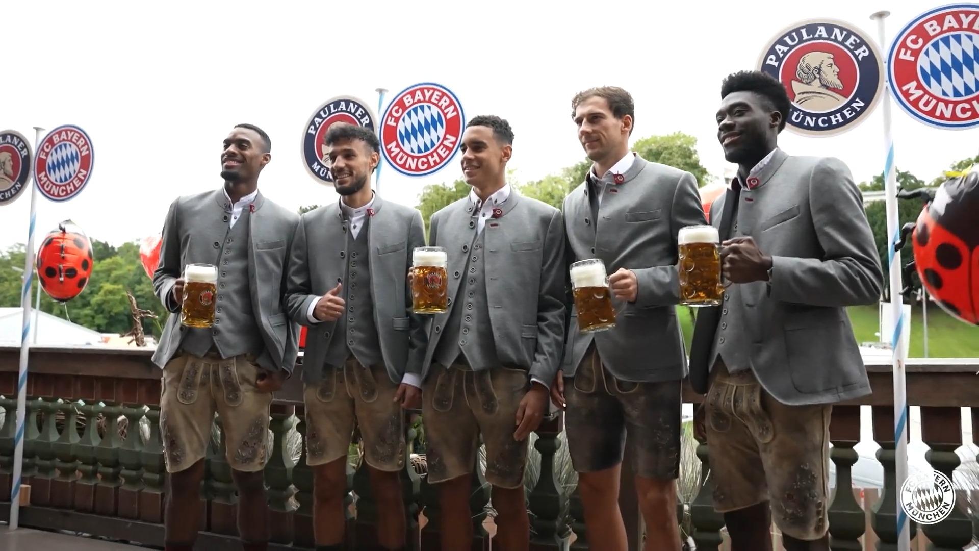 Fc Bayern With A Tortured Smile At The Wiesn Good Face To The Bad Game