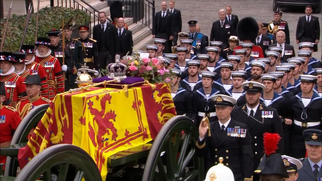 The final journey begins: the Queen's coffin is now en route to the Queen's funeral