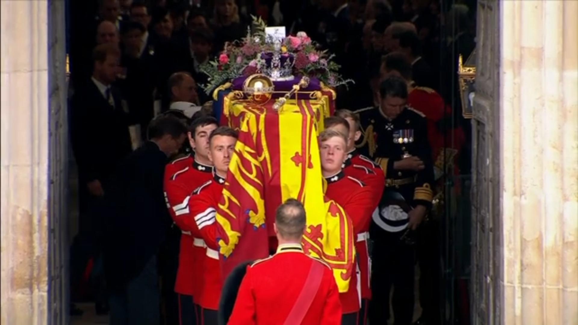 The Queen's coffin was taken to Wellington Arch The Queen's last journey
