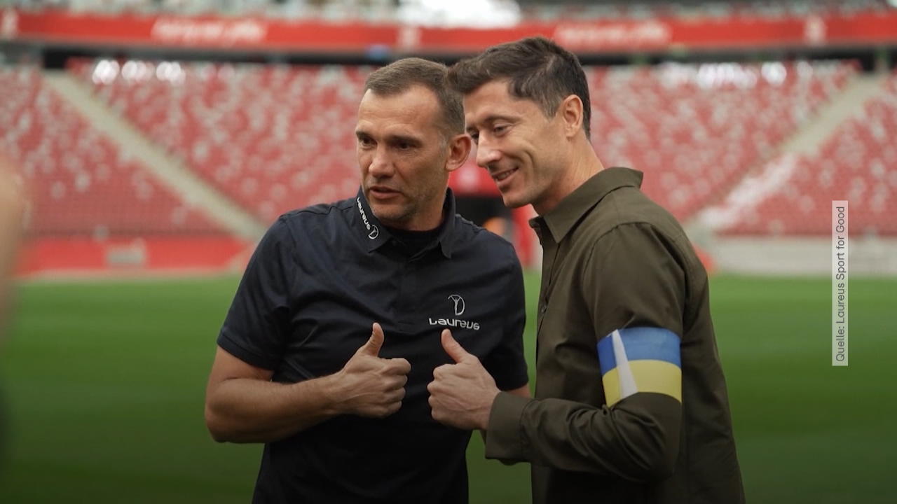 Everything for Ukraine: Lewy comes up with a blue and yellow armband 