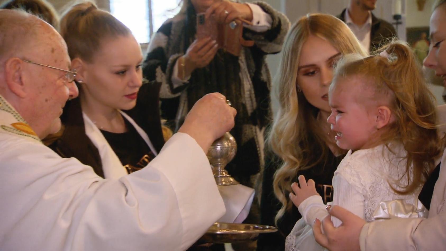 Die Wollnys feiern: So lief Anastasias Taufe ab Tränen, Tanten, Torte
