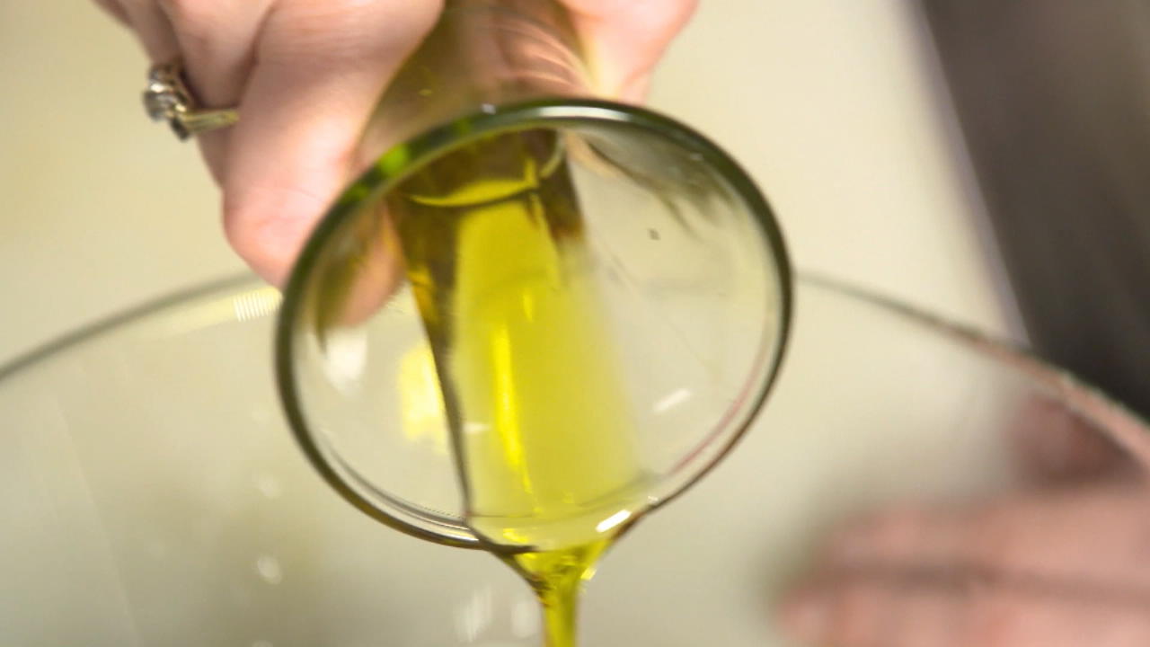 Stiftung Warentest: Diese Olivenöle sind gut UND günstig! Vier teure Bio-Öle fallen durch