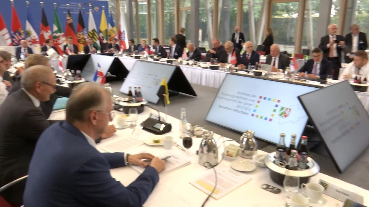 Minister reden über Energie-Krise Gasumlagen-Aus
