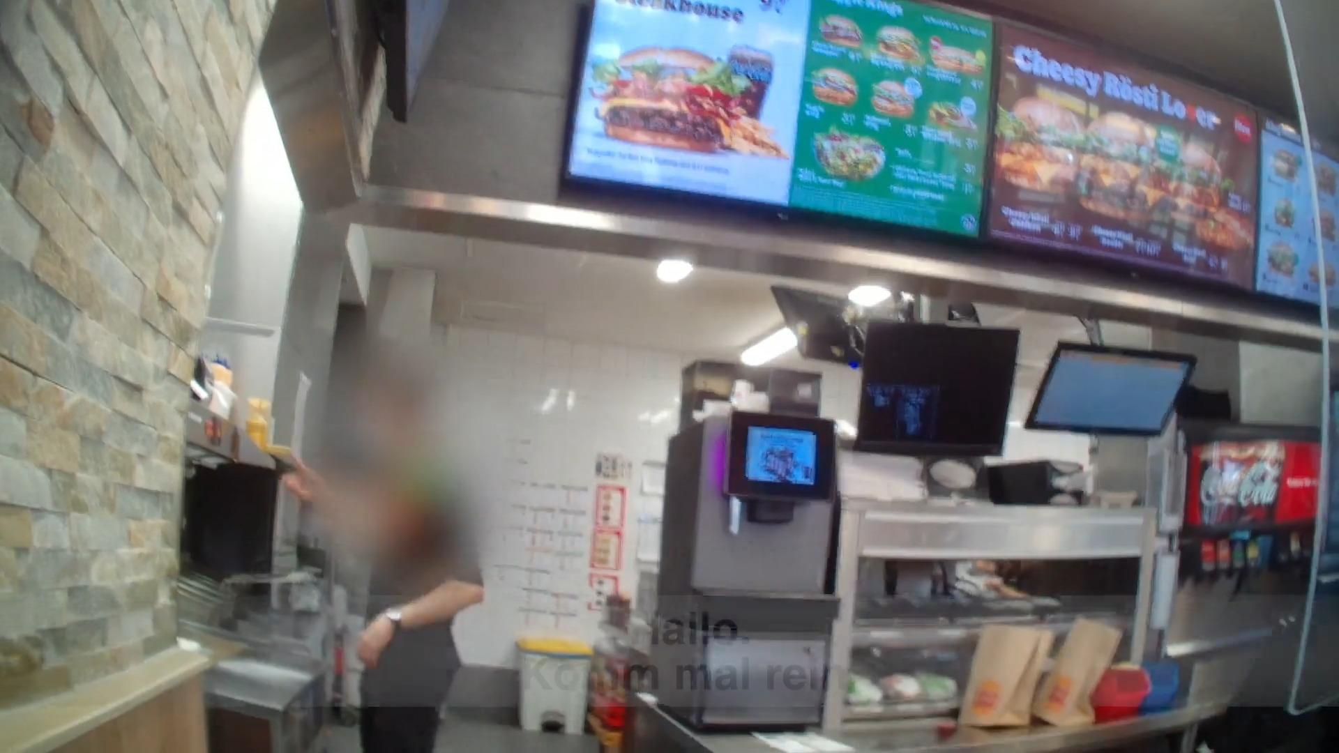 Sind Qualitätskontrollen hier wirklich unangekündigt? "Team Wallraff" undercover bei Burger King