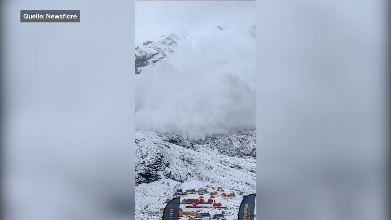 Durch starken Schneefall: Lawine überrollt 30 Zelte Bergsteiger von Lawine überrascht