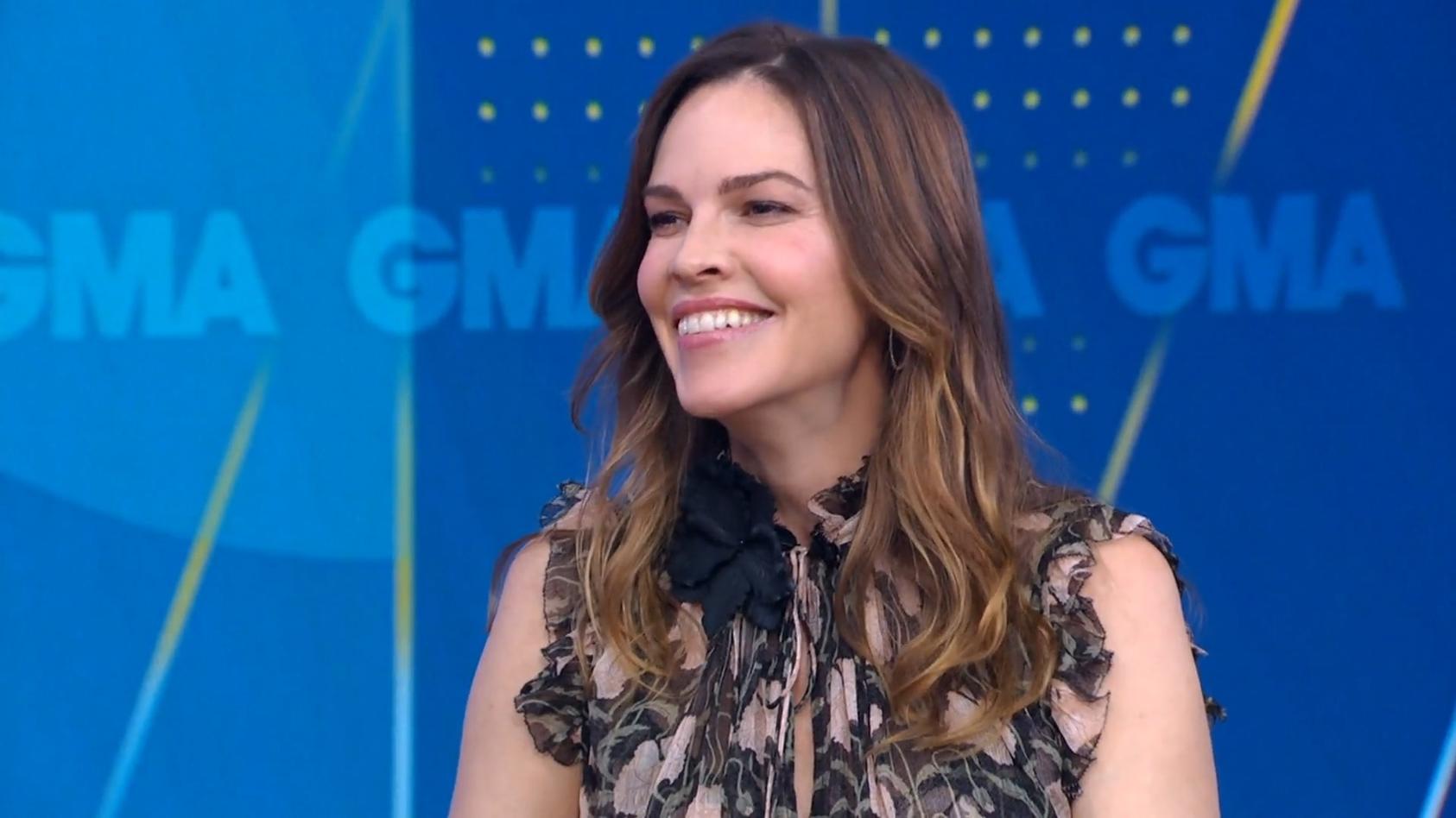 Hilary Swank wird Zweifach-Mama Mega-Überraschung im US-TV