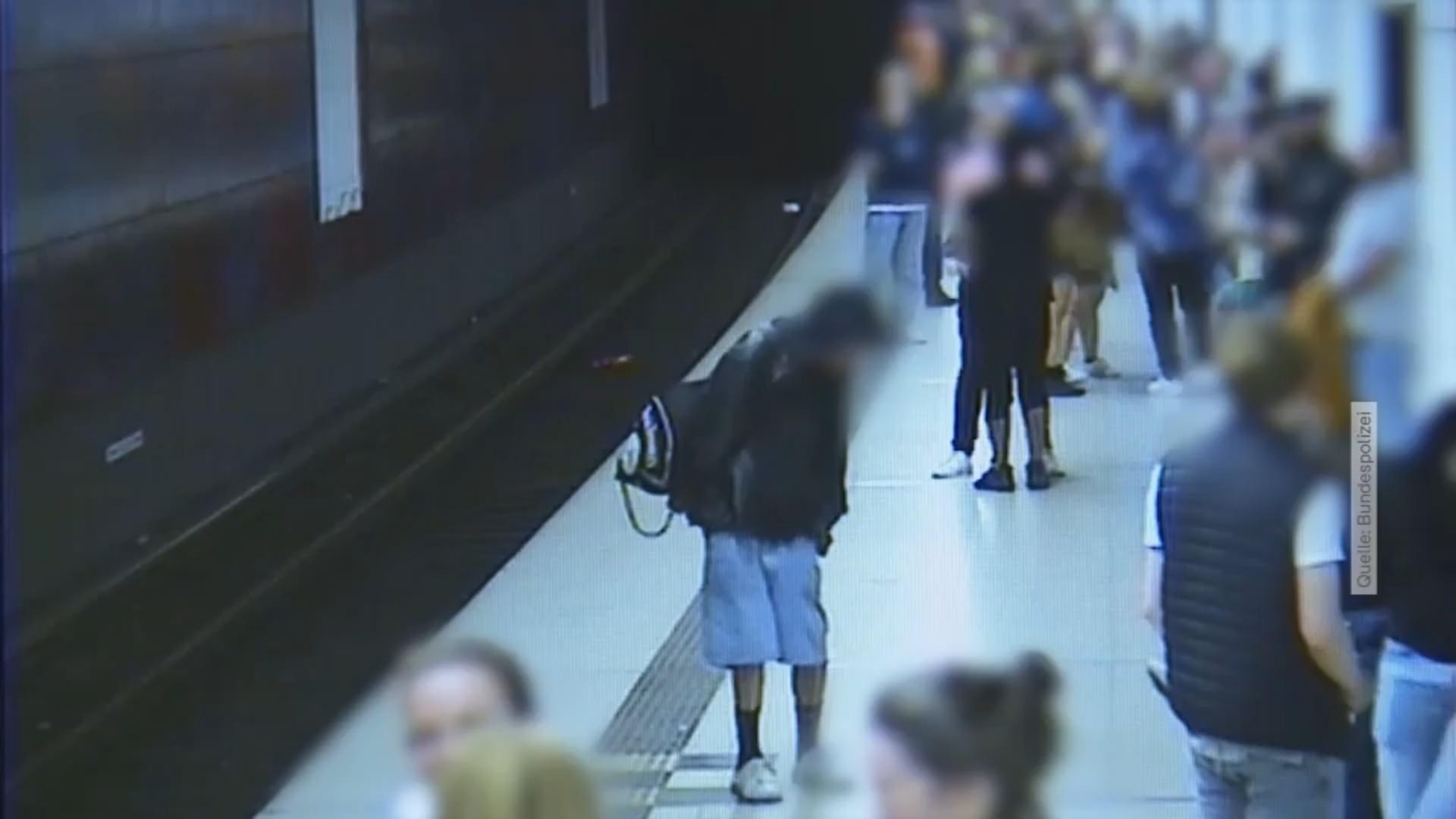 Betrunkener stürzt ins Gleisbett - 18-Jähriger rettet ihn! Drama in Hamburg