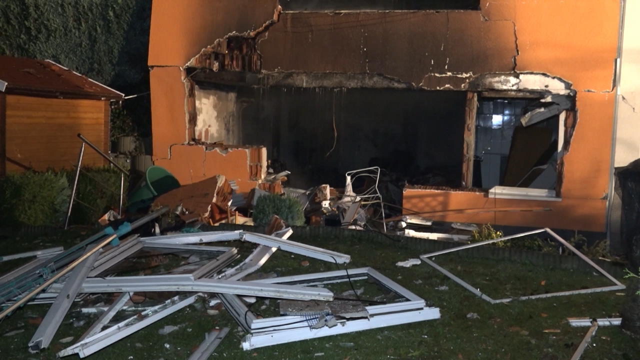 Wände weggesprengt, zwei Verletzte Hausexplosion in Hessen