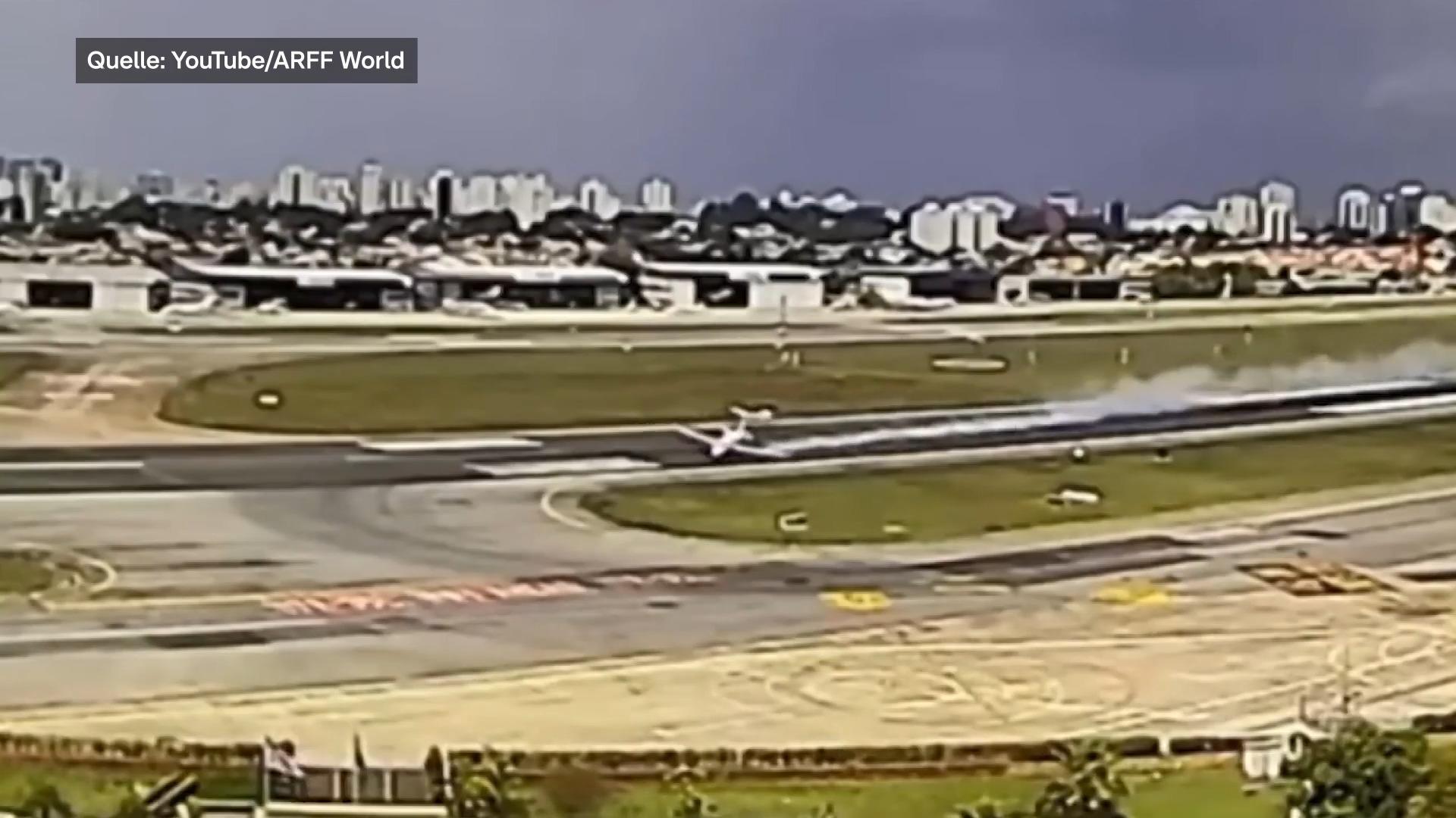 Reifen geplatzt! Flugzeug schießt über Landebahn Schock auf dem Rollfeld