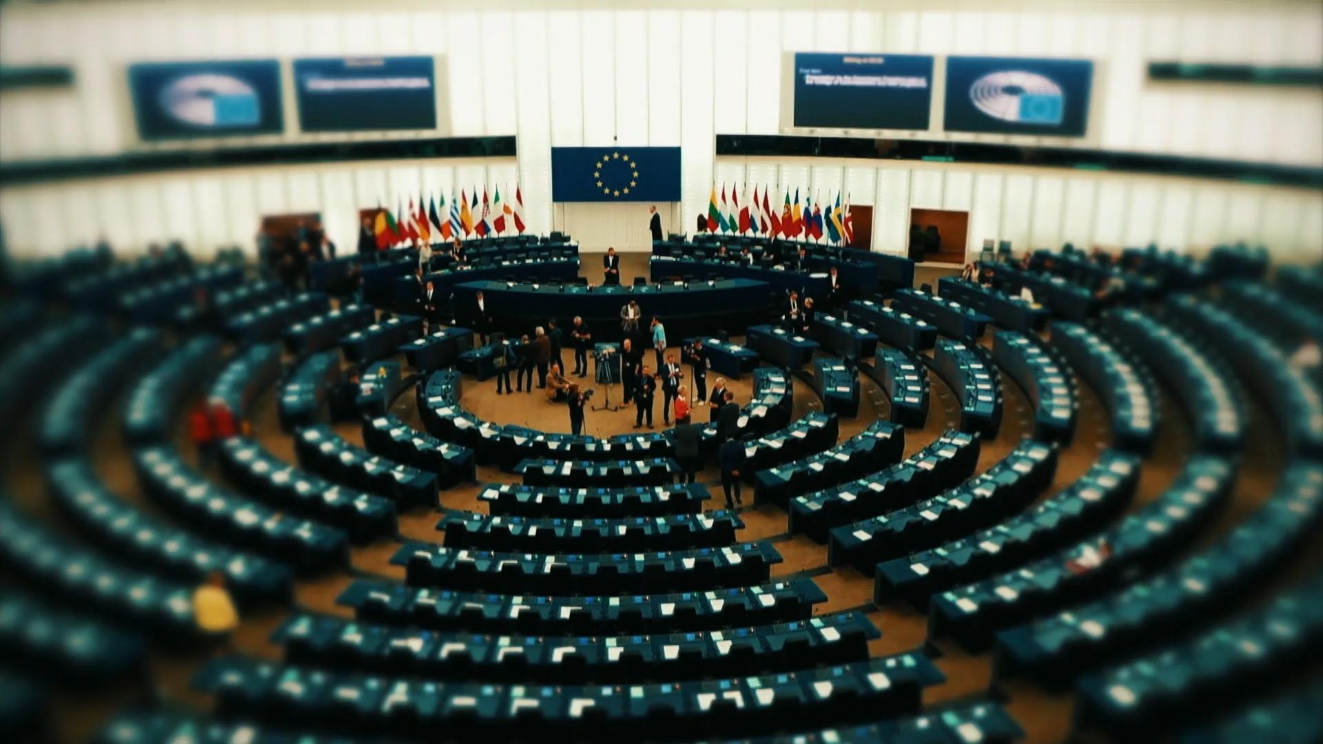 Ein Abgeordneter kämpft gegen Verschwendung im EU-Parlament Inflationsausgleich für EU-Beamte