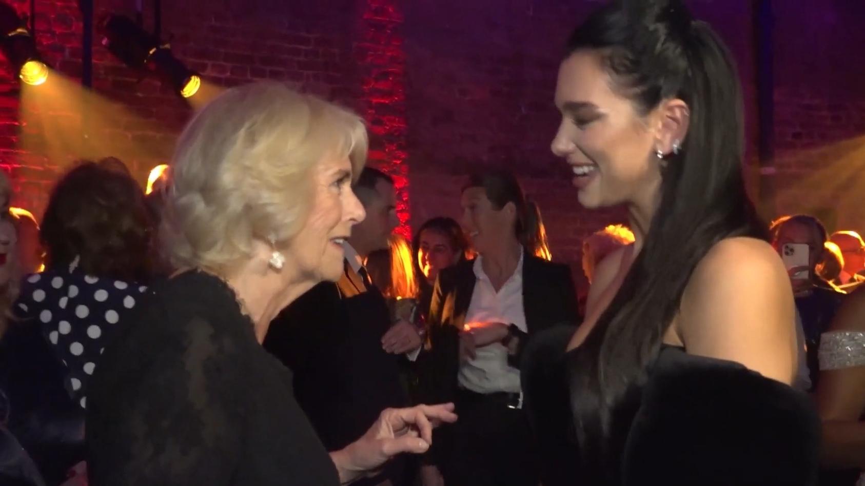 Camilla & Dua Lipa eint eine gemeinsame Liebe Königin trifft Pop-Prinzessin