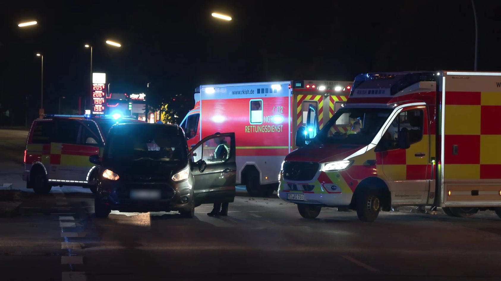 Mädchen (13 & 14) werden in Elmshorn von Auto angefahren Weil die Ampel plötzlich ausgeschaltet wurde