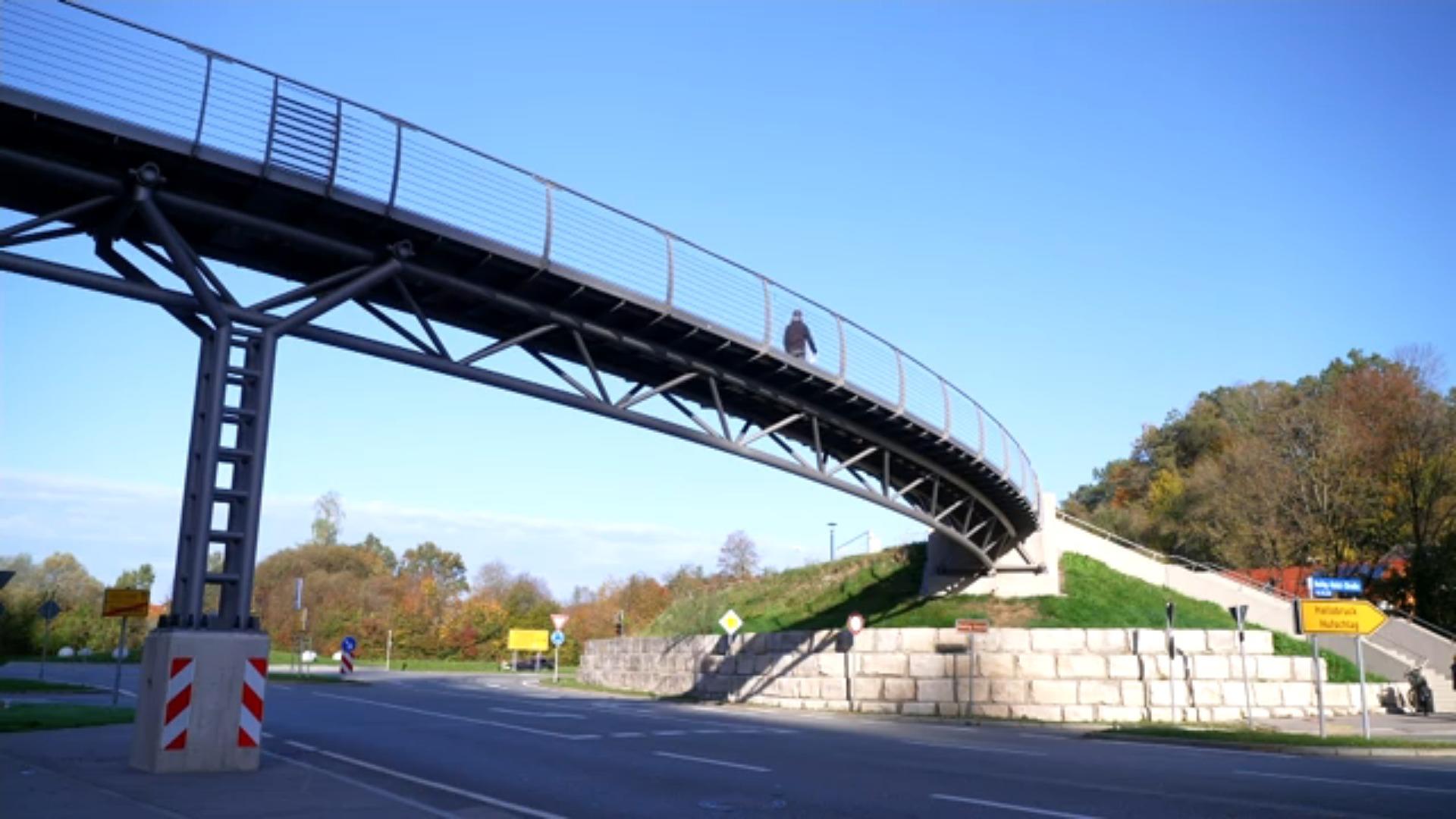 El puente peatonal caliente en Traunstein es un caso de desperdicio de impuestos del libro negro