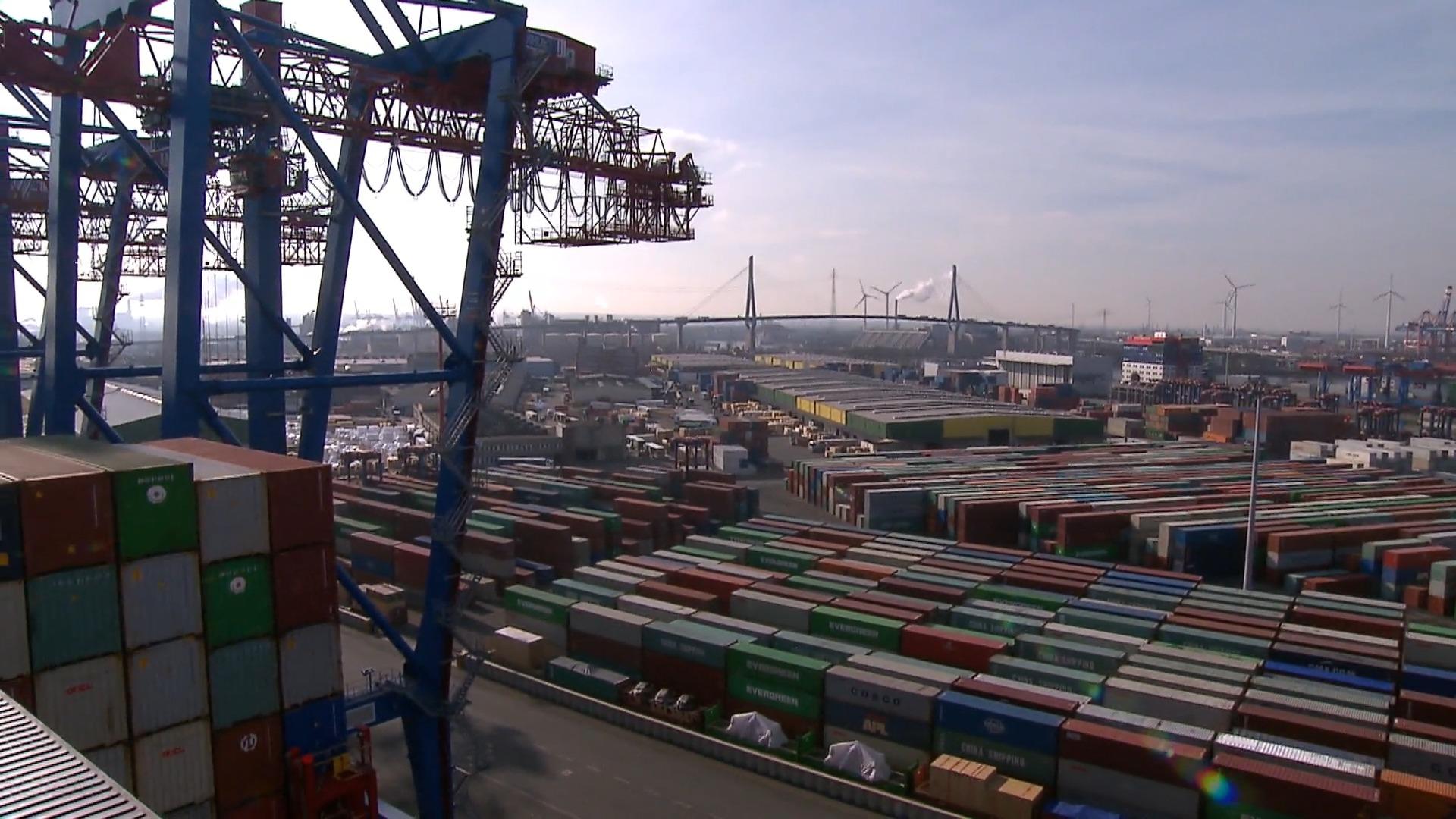 Enorme disputa sobre la venta del puerto de Hamburgo al canciller chino Schultz quiere seguir adelante con el trato
