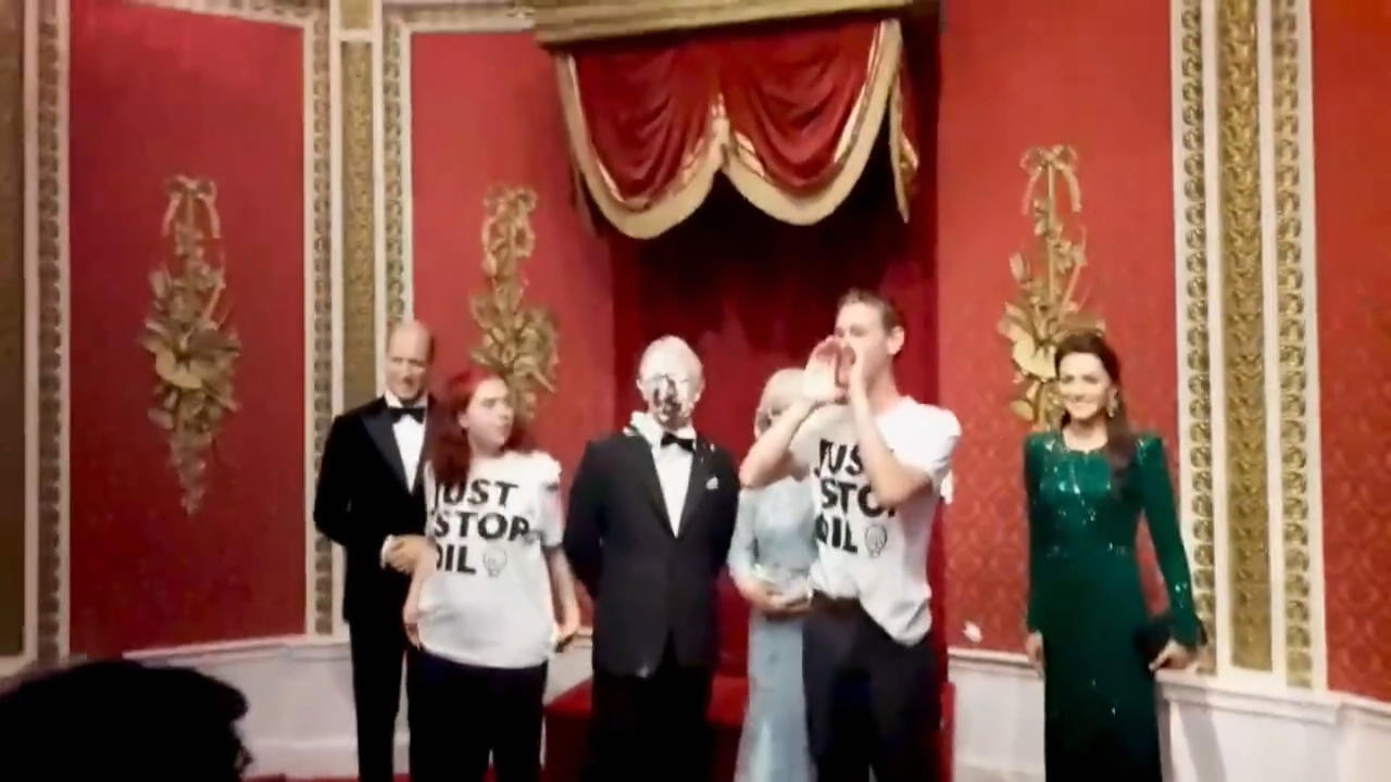 Wachsfigur von König Charles mit Kuchen voll geschmiert Attacke im Londoner Madame Tussauds