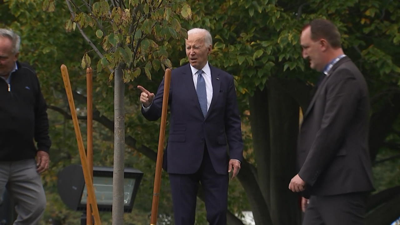 US-Präsident irrt ziellos durch den Garten Was ist mit Joe Biden los?