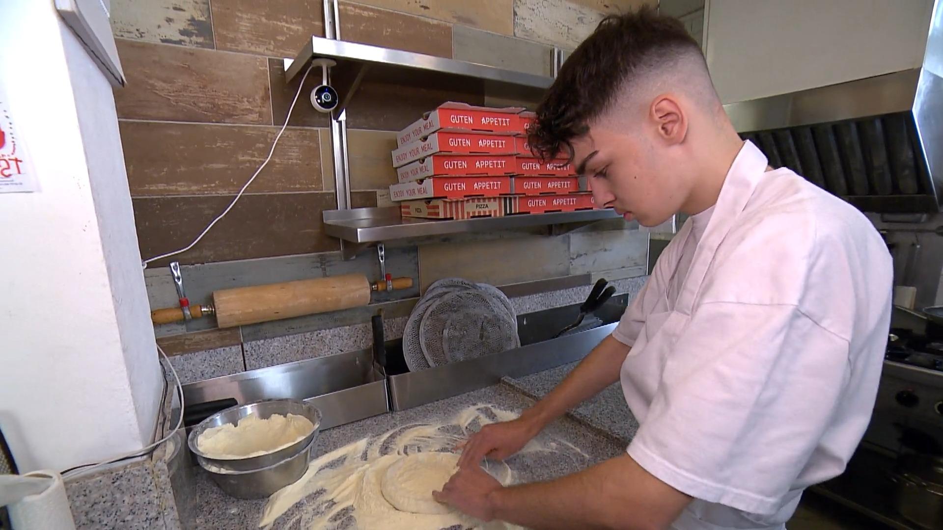 14-Jähriger steht schon am Ofen Tag der Pizzabäcker