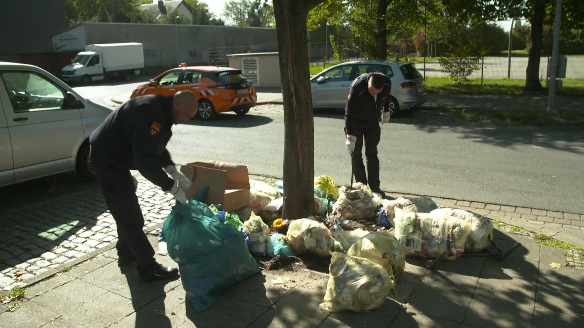 Plötzlich stehen die Mülldetektive vor der Tür Unterwegs mit den Müllfahndern