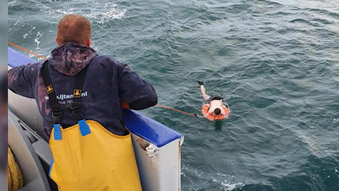Schiffbrüchiger überlebt zwei Tage an Boje geklammert Von Muscheln, Krabben und Seetang ernährt