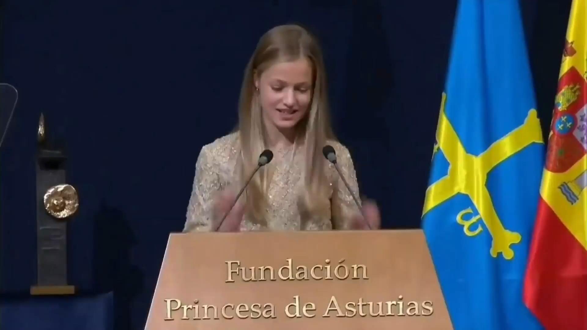 Prinzessin Leonor von Spanien  zeigt ihren süßen "Tick" Prinzessin Leonor von Spanien