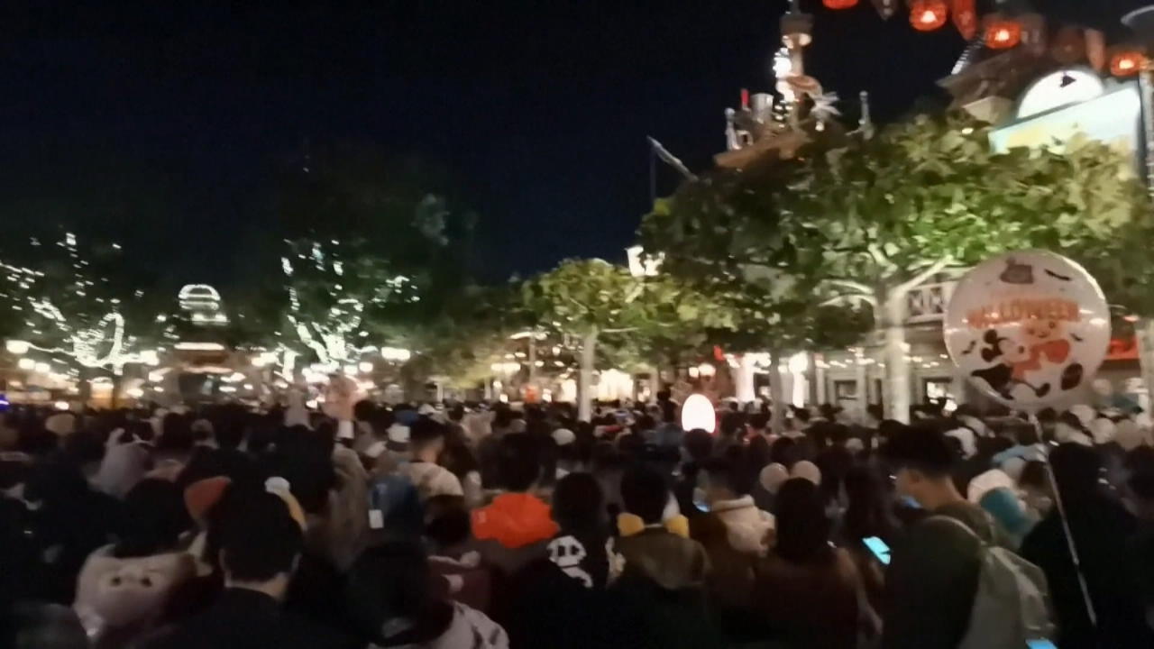 Wegen Corona eingesperrt im Disneyland Lockdown in Shanghai
