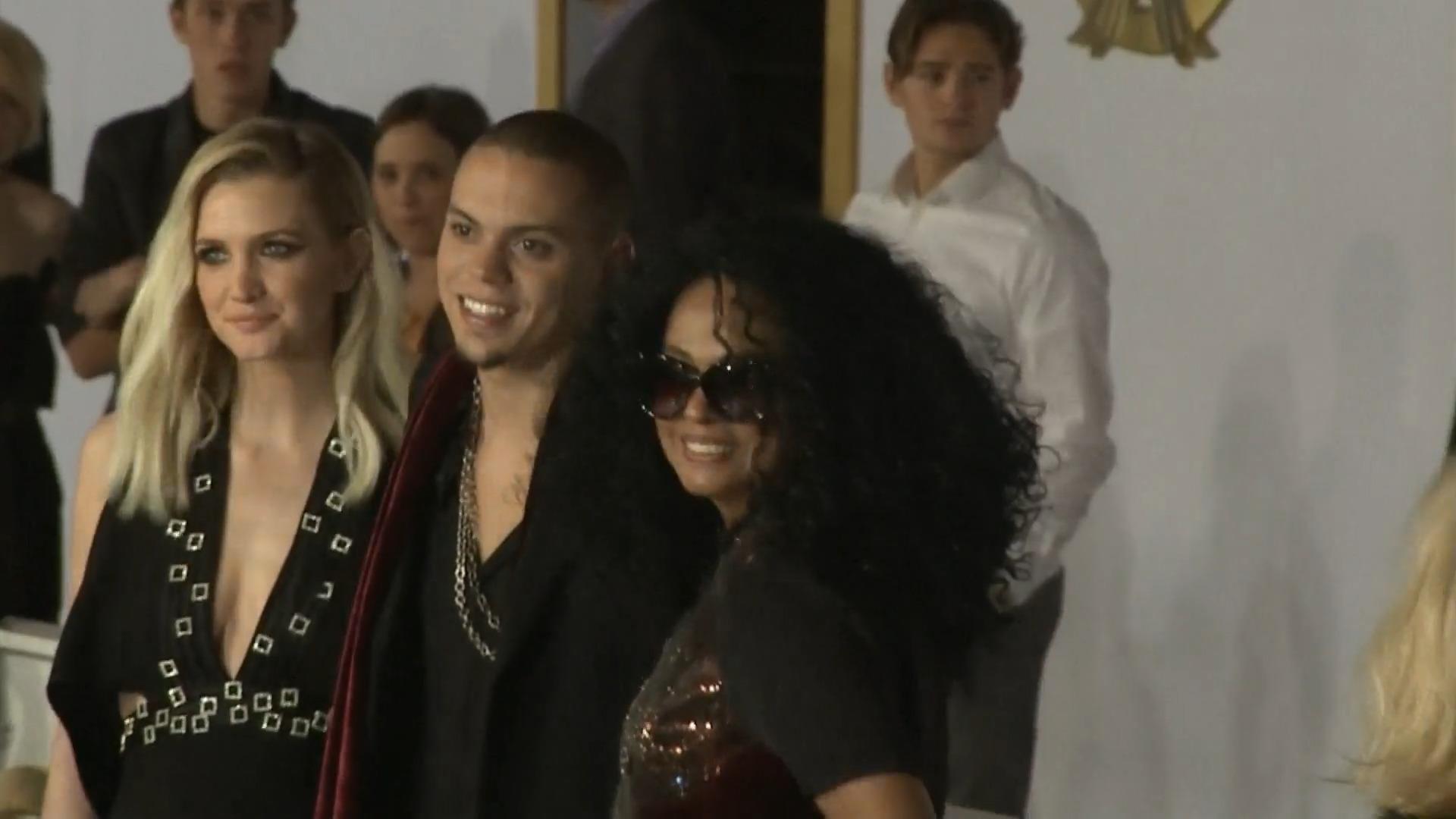 Ashlee Simpson teilt Familienfoto mit allen Kindern Seltener Schnappschuss
