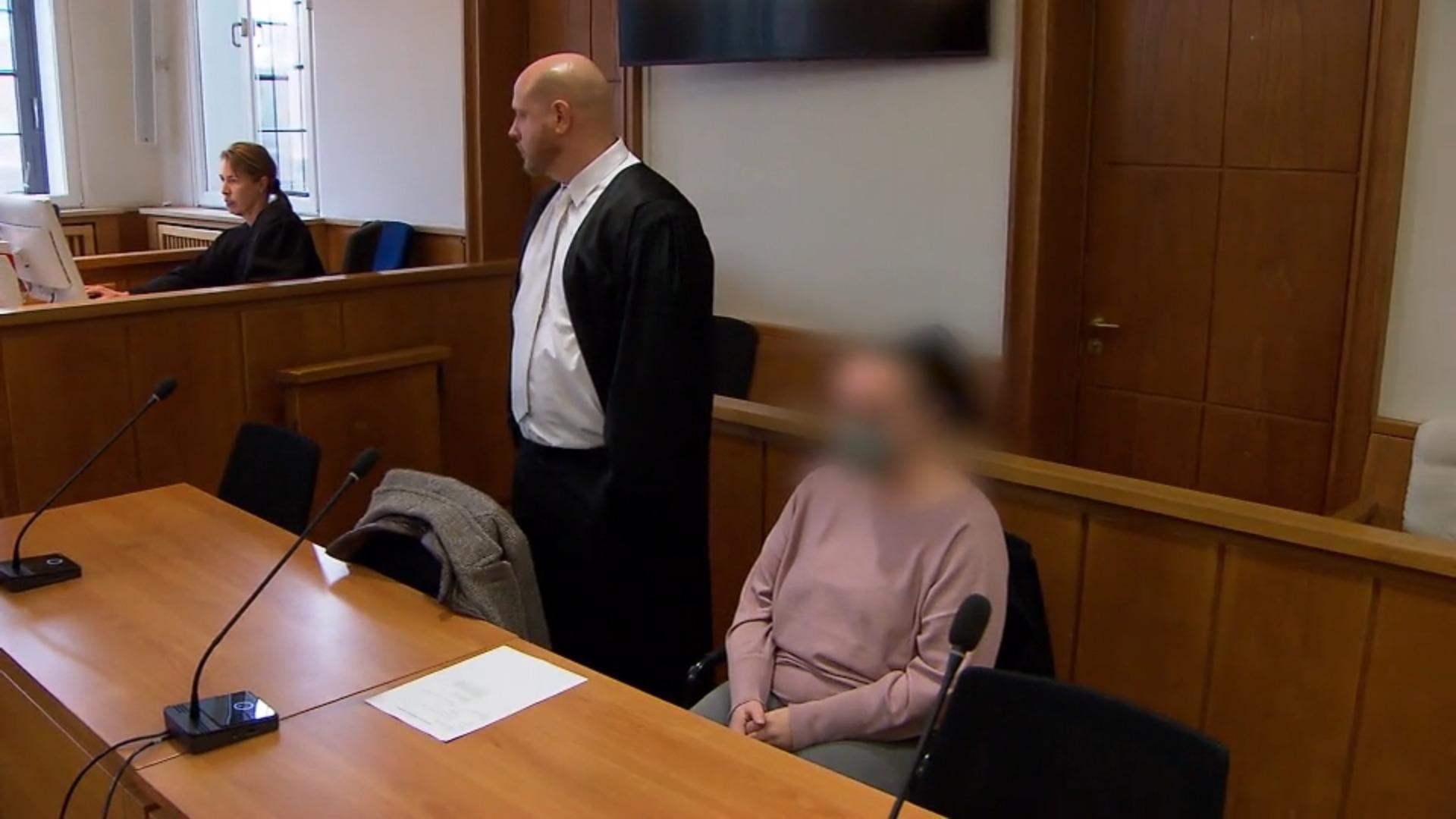 Kochsalz statt Corona-Piks: Krankenschwester vor Gericht 10.000 Menschen mussten sich nachimpfen lassen