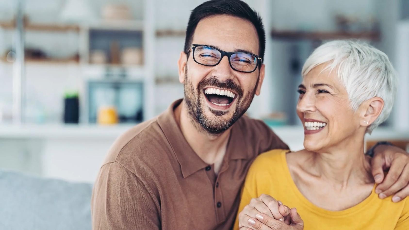 Wenn Männer auf ältere Frauen stehen Was dahinter steckt