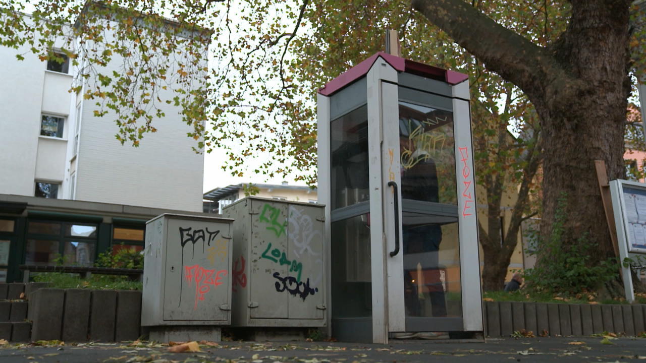 Telekom schaltet die letzten Telefonzellen ab Jetzt wird endgültig aufgelegt!