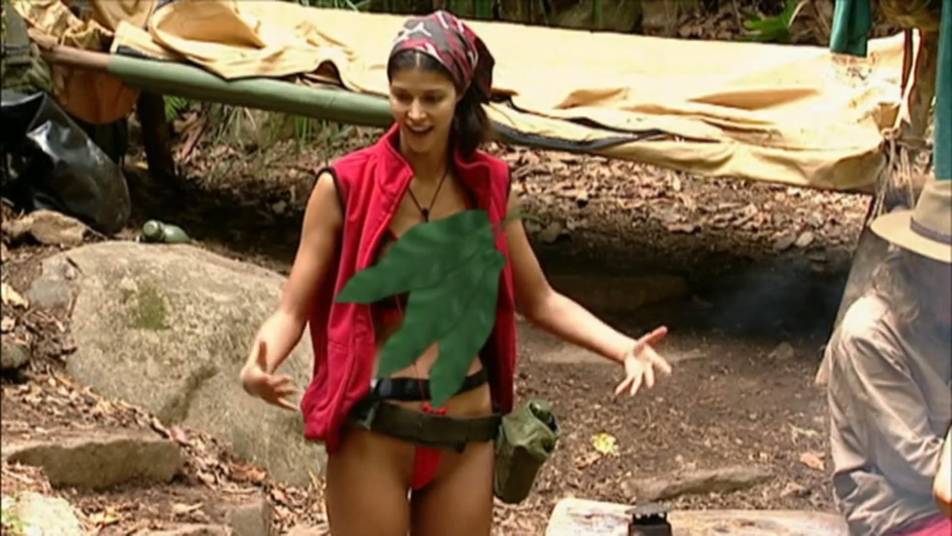 Michaela Schaeffer en Borat Suit Jungle Camp 2012
