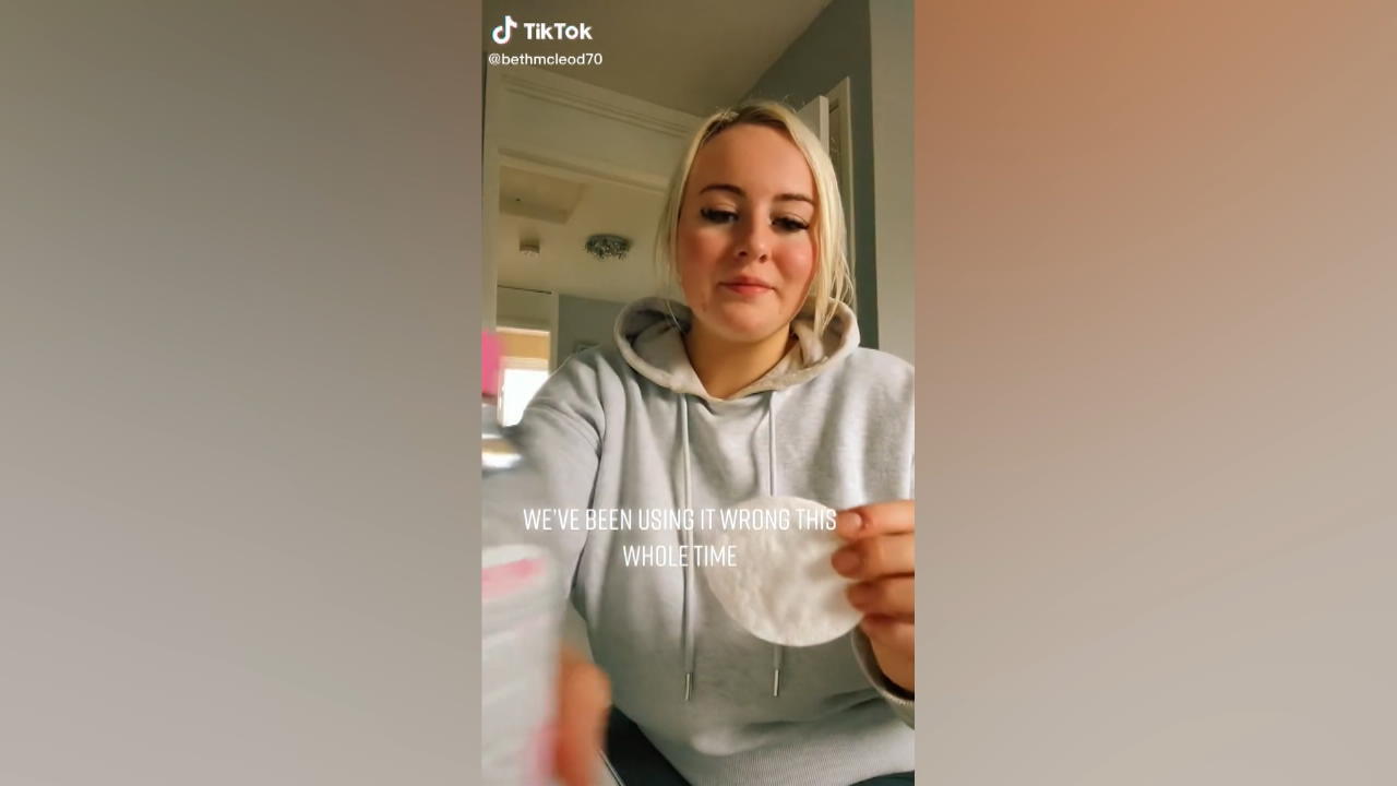 Warum wir Gesichtswasser immer falsch verwendet haben! Viraler Lifehack zeigt, wie man es richtig macht