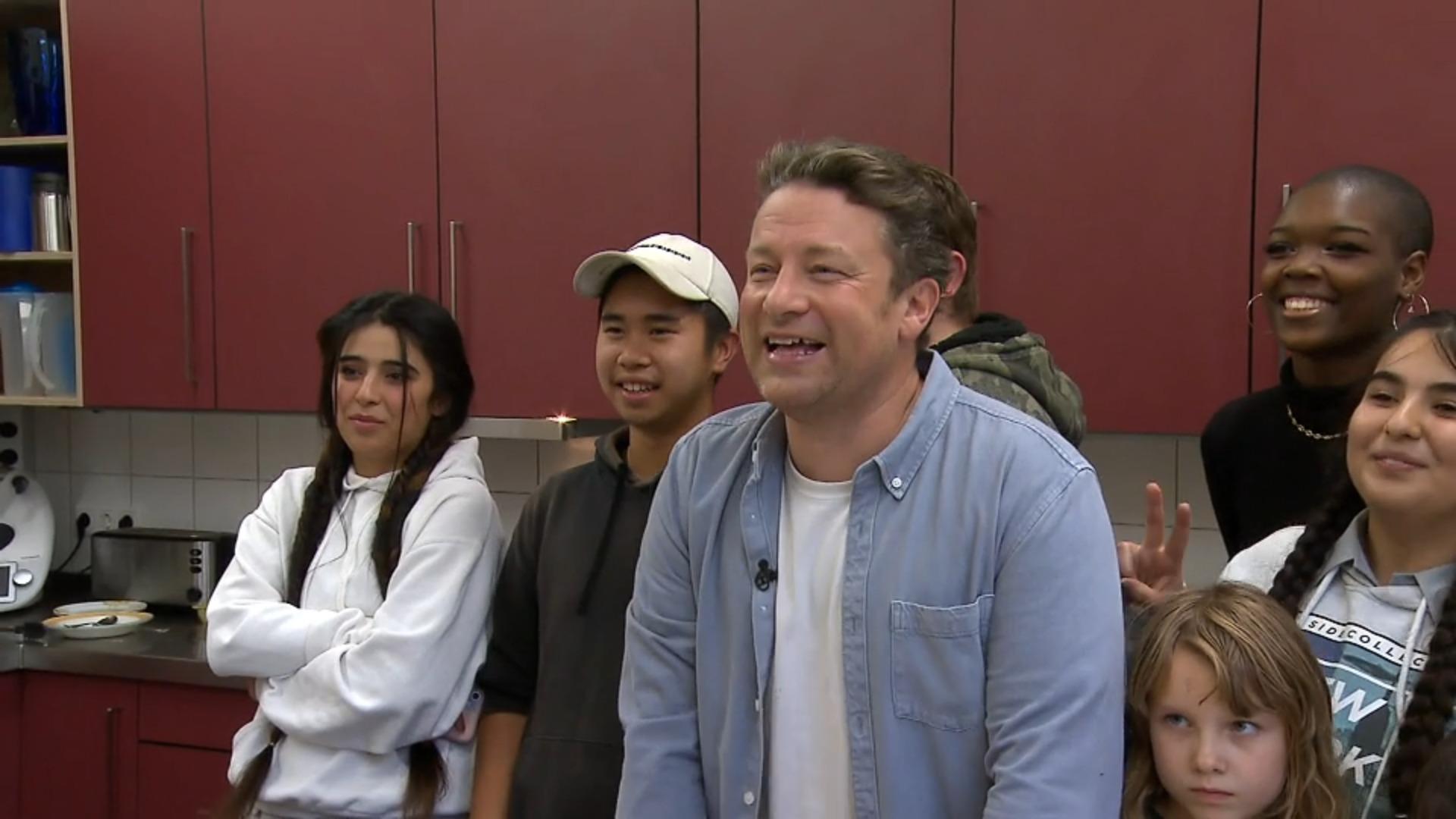 Fahrende Stühle & jeder Gang in anderer Location! Ist das 