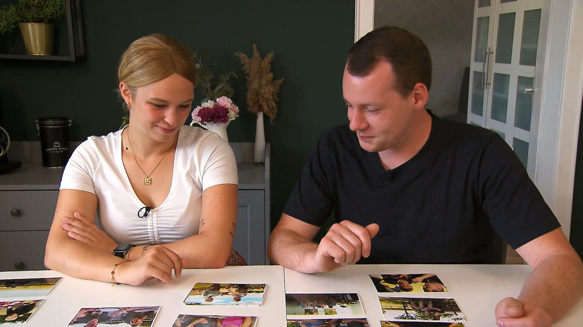 Max und Anna gestalten ihr erstes Fotoalbum Schöne Erinnerungen