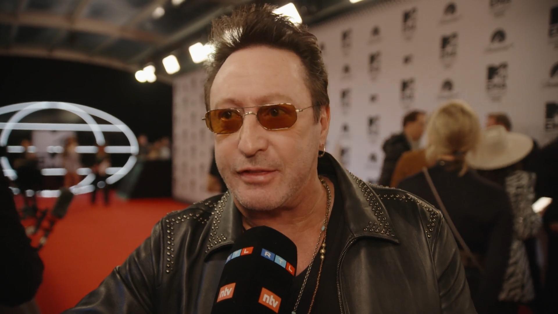 Lennon-Sohn im Interview: ER ist der Grund für "Hey Jude" RTL trifft Julian auf dem roten Teppich