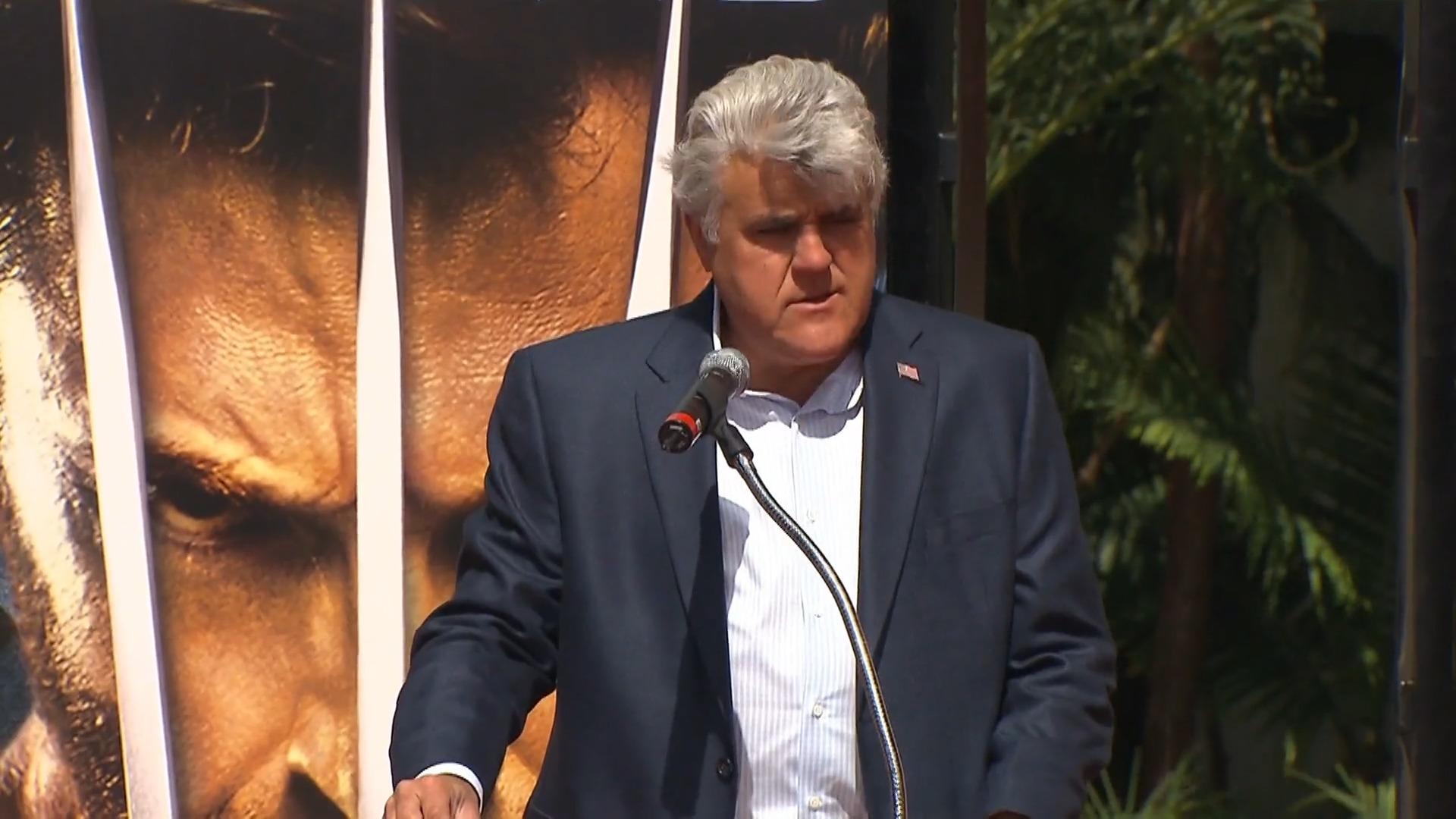 Moderator Jay Leno erleidet schwere Verbrennungen Auto in Flammen