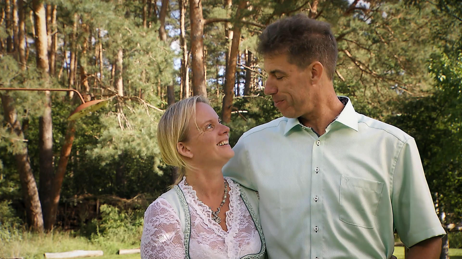 Jörg und Patricia schweben auf Wolke 7 Glückliches Paar