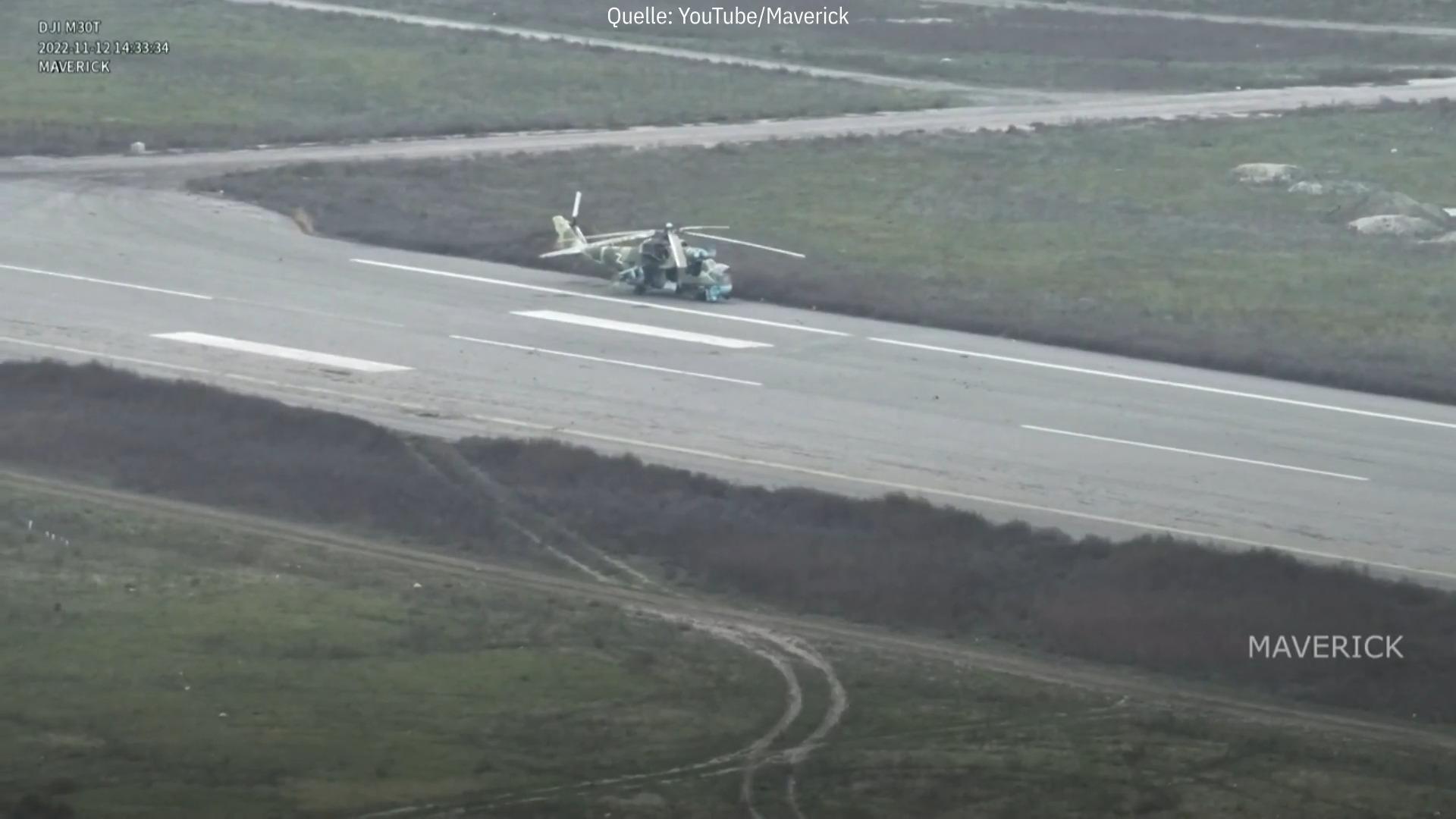 Russen lassen  Helikopter auf Rollfeld zurück 
