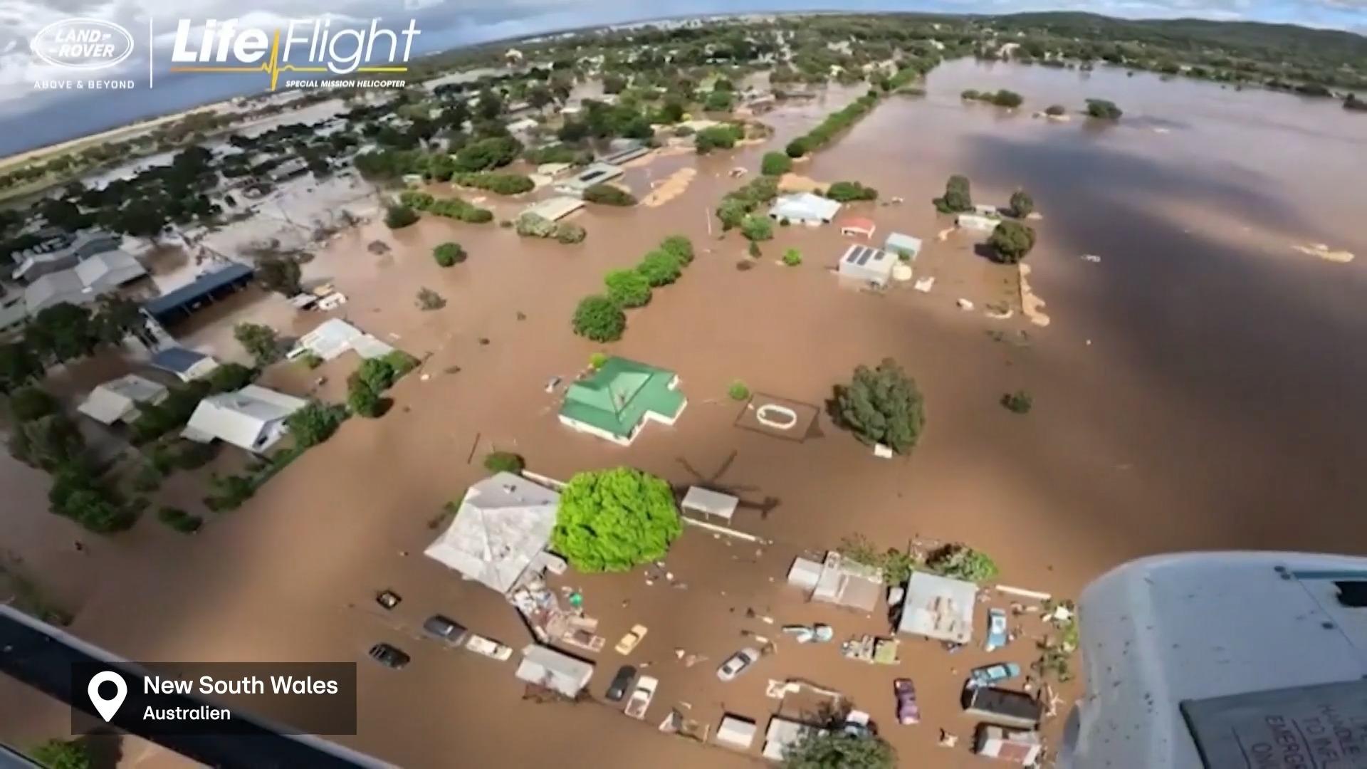 Überschwemmungen nach Starkregen in Australien Dramatische Bilder
