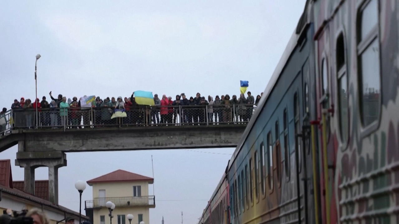 Erster Zug aus der Hauptstadt fährt nach Kherson Nach Befreiung
