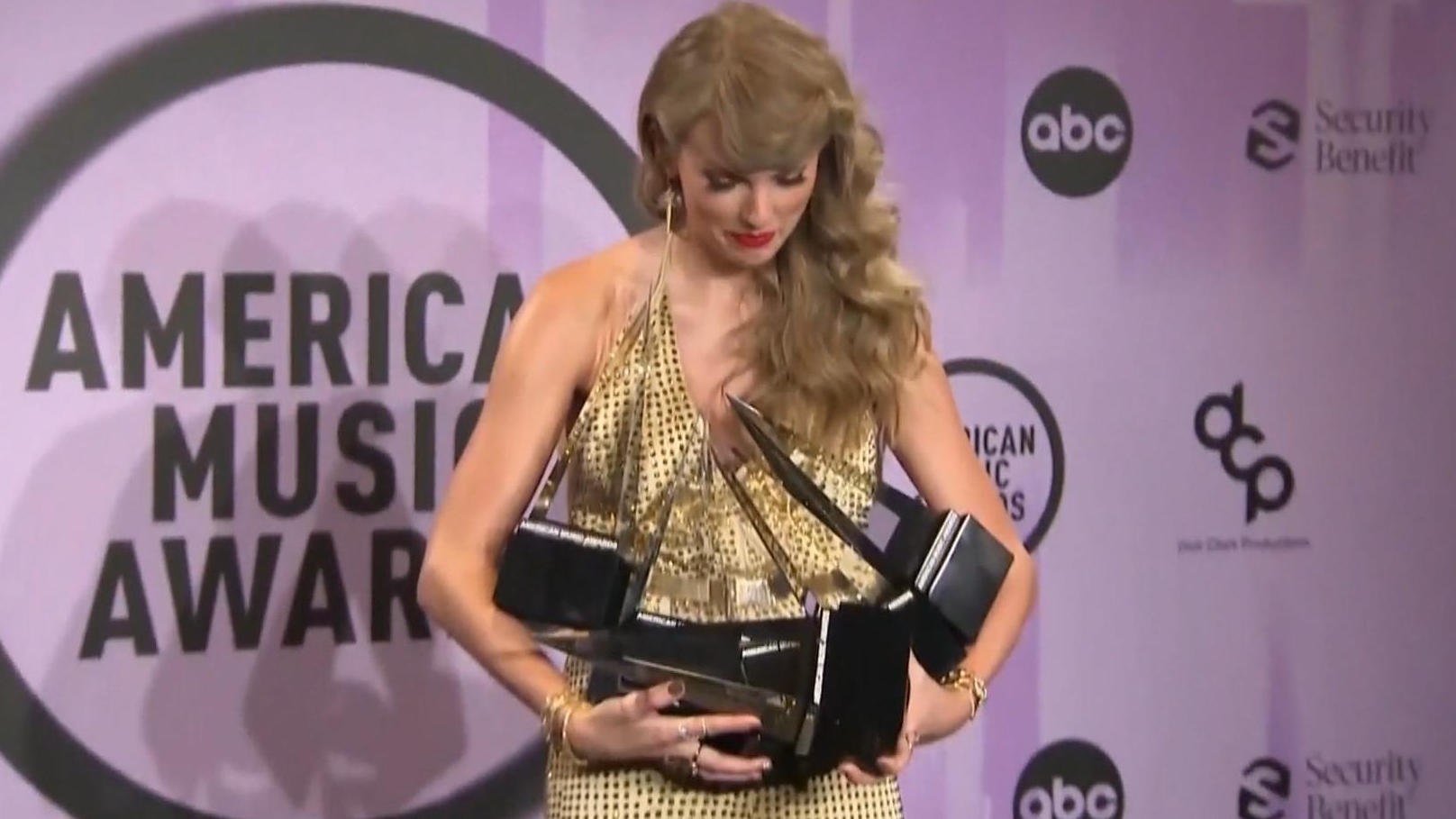 Preissegen, Pipi-Probleme und Posen bei den AMAs American Music Awards