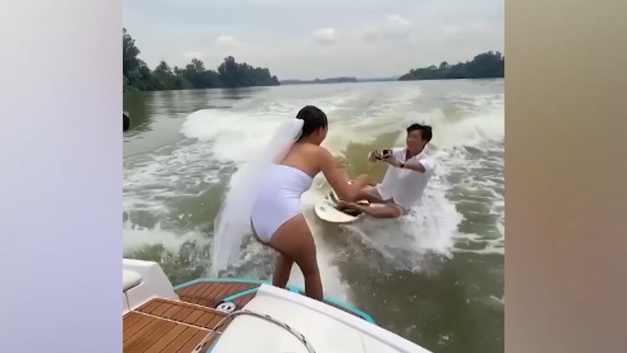 Wakeboard-Heiratsantrag endet im Wasser Überraschung geht schief